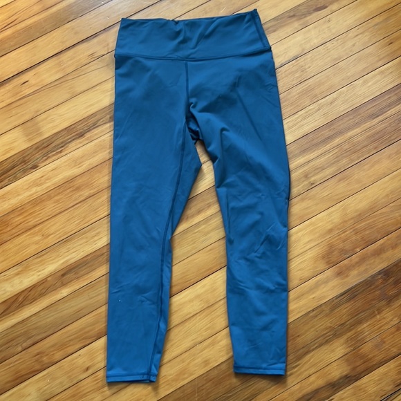 2 Fabletics Leggings Size M - Picture 2 of 9